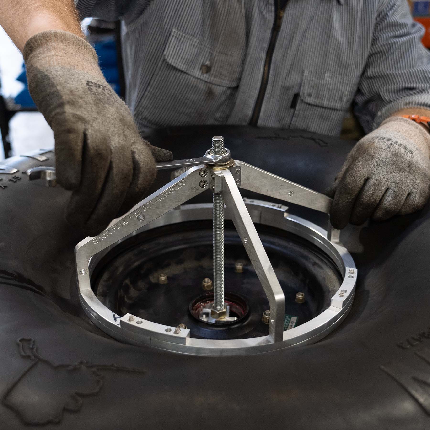 Alaska Gear Company ABI 10-Inch Wheel Puller -